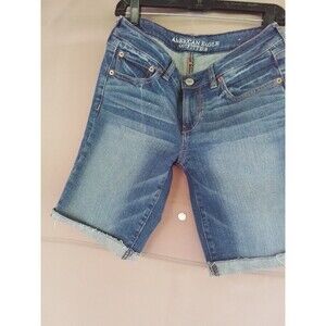 American Eagle Distressed stretch Light Wash Denim Shorts Junior Shorts Size 8